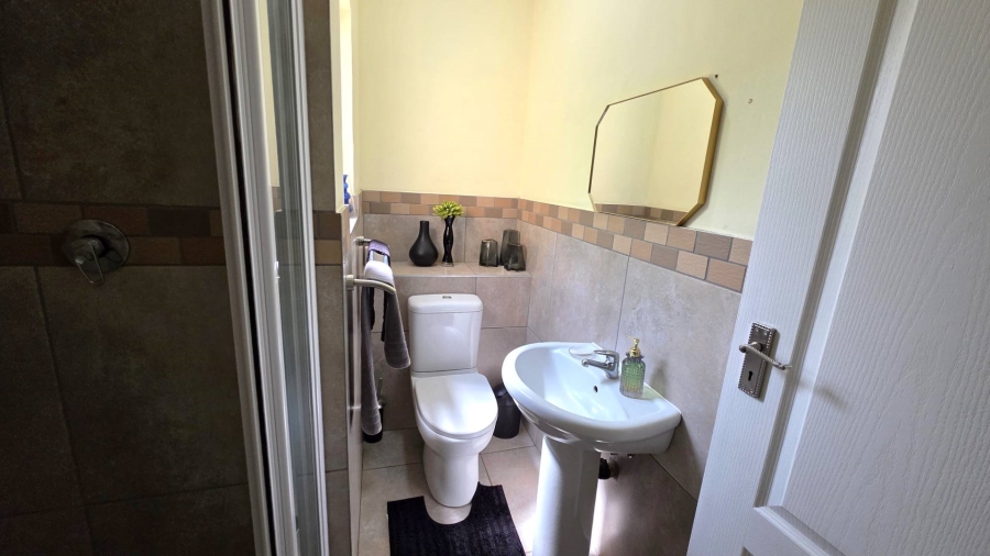To Let 1 Bedroom Property for Rent in Melodie North West